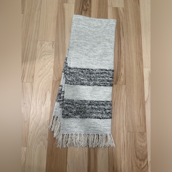 Cream and Black Fringed Throw Blanket Threshold - Picture 1 of 1